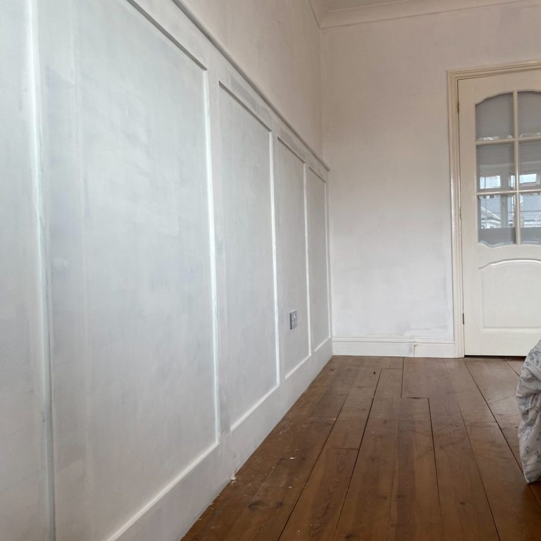 Wainscotting wall panelling